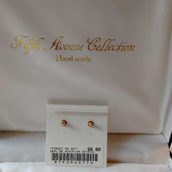 Genuine Swarovski Crystal "Amethy" earrings. - Picture 4 of 4